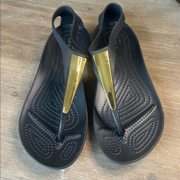Crocs Women’s Serena Black Sandals with Gold Metallic Bar Size 6 NEW - Picture 15 of 16